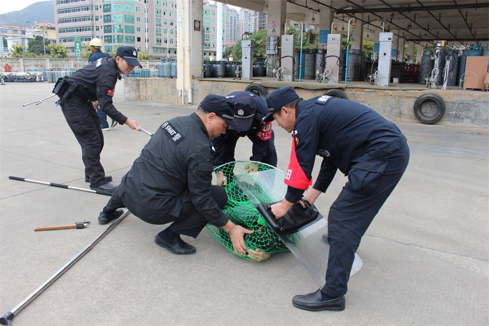 4、特警制服歹徒.JPG